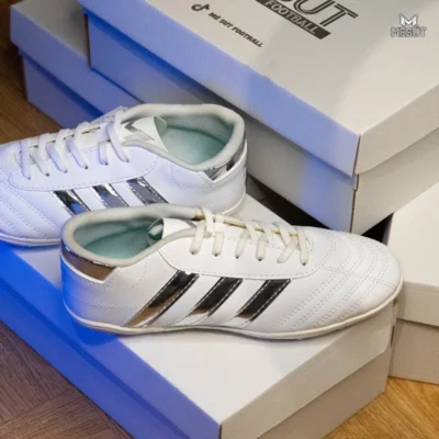 Giày Bóng Đá Mesút 3 Sọc Bạc