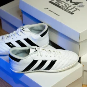 Giày Bóng Đá Mesút 3 Sọc Đen