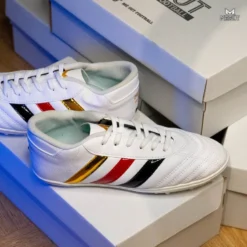 Giày Bóng Đá Mesút 3 Sọc 3 Màu