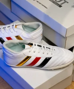 Giày Bóng Đá Mesút 3 Sọc 3 Màu