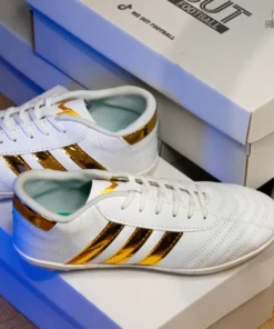 Giày Bóng Đá Mesút 3 Sọc Vàng